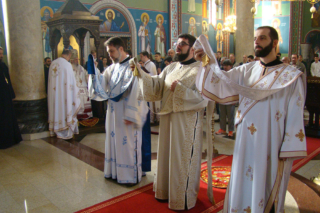 Света Архијерејска Литургија у храму Светог великомученика Димитрија Света Архијерејска Литургија у храму Светог великомученика Димитрија