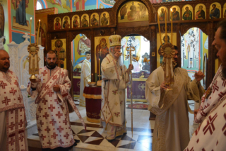 Sveta arhijerejska liturgija u selu Rudovci Sveta arhijerejska liturgija u selu Rudovci